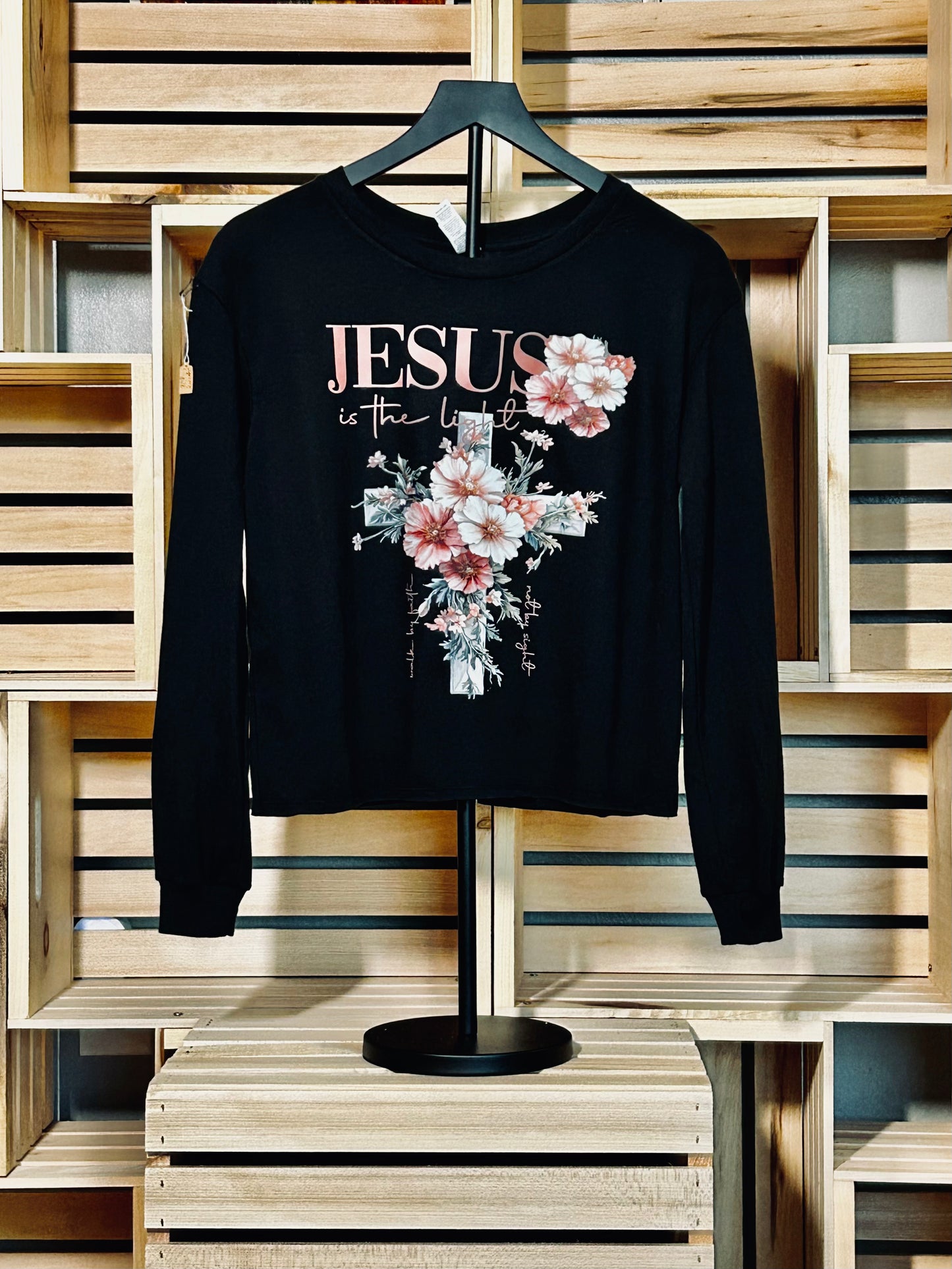 Jesus is the Light Women’s Long-sleeve Crop